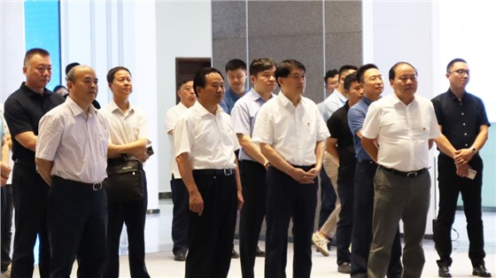 長沙市委常委、市委組織部部長張宏益一行調研國家網(wǎng)絡安全產業(yè)園區(qū)（長沙），并參觀我司布展的園區(qū)展示推廣中心項目
